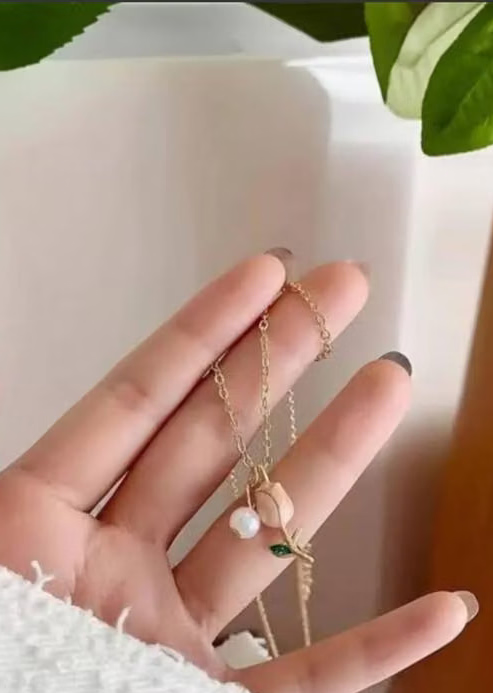 Elegant Pink Tulip Pendant Chain Necklace with Matching Pearl Drop Earrings